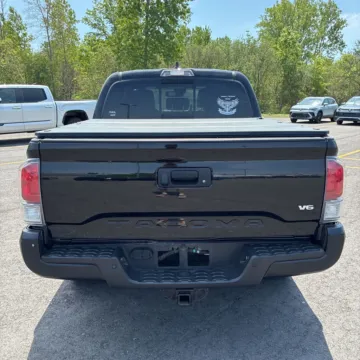 More photos of 2021 Toyota Tacoma TRD Sport V6 at Indy Auto Man - Indianapolis, IN