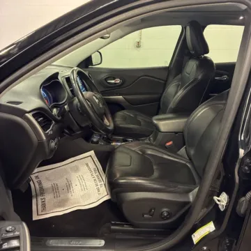 More photos of 2019 Jeep Cherokee Limited at Indy Auto Man - Indianapolis, IN