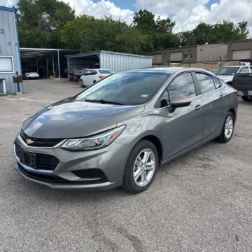 Photos of 2018 Chevrolet Cruze LT for sale in Indianapolis, IN at Indy Auto Man - Indianapolis