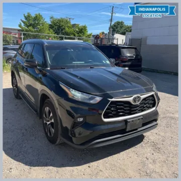Black 2020 Toyota Highlander XLE for sale in Indianapolis, IN