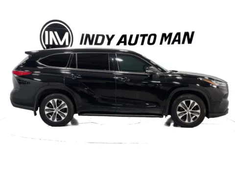 Another view of 2020 Toyota Highlander XLE for sale in Indianapolis, IN at Indy Auto Man - Indianapolis