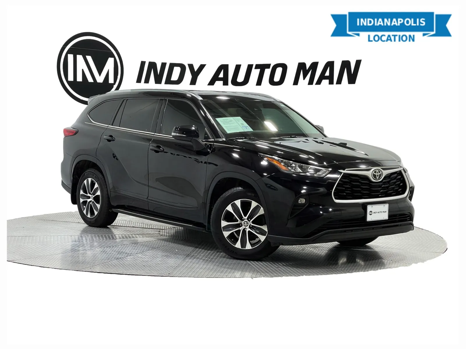 Black 2020 Toyota Highlander XLE for sale in Indianapolis, IN