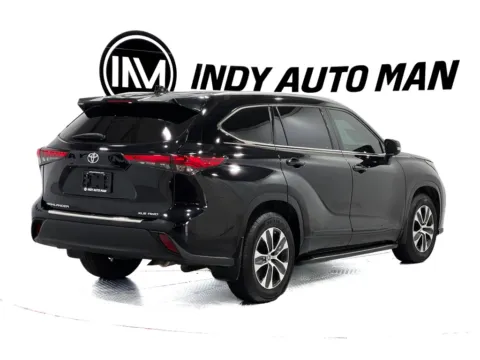 More photos of 2020 Toyota Highlander XLE at Indy Auto Man - Indianapolis, IN