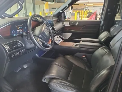 More photos of 2023 Lincoln Navigator L Reserve at Indy Auto Man - Indianapolis, IN