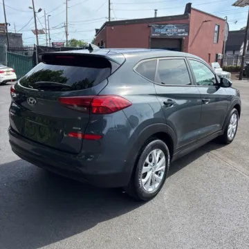 More photos of 2021 Hyundai Tucson SE at Indy Auto Man - Indianapolis, IN