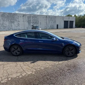 More photos of 2020 Tesla Model 3 Standard Range Plus at Indy Auto Man - Indianapolis, IN