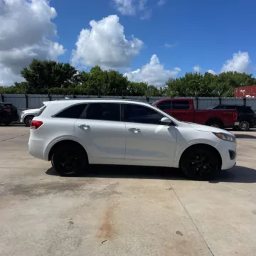 More photos of 2016 Kia Sorento SX Limited at Indy Auto Man - Indianapolis, IN