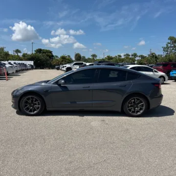 More photos of 2021 Tesla Model 3 Standard Range Plus at Indy Auto Man - Indianapolis, IN