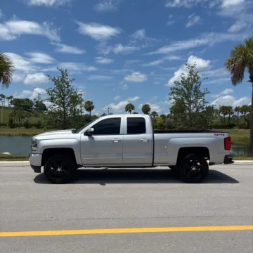 More photos of 2018 Chevrolet Silverado 1500 LT LT1 at Indy Auto Man - Indianapolis, IN