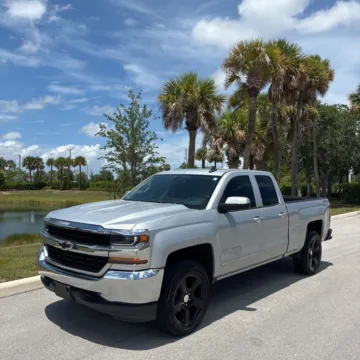 Another view of 2018 Chevrolet Silverado 1500 LT LT1 for sale in Indianapolis, IN at Indy Auto Man - Indianapolis