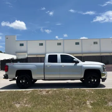 More photos of 2018 Chevrolet Silverado 1500 LT LT1 at Indy Auto Man - Indianapolis, IN
