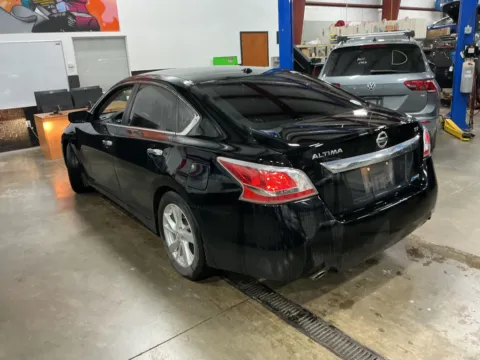 More photos of 2013 Nissan Altima 2.5 SV at Indy Auto Man - Indianapolis, IN