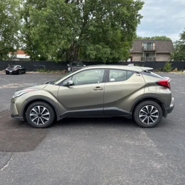 More photos of 2021 Toyota C-HR LE at Indy Auto Man - Indianapolis, IN