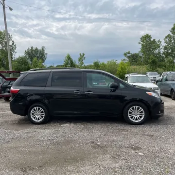 More photos of 2017 Toyota Sienna XLE 8 Passenger at Indy Auto Man - Indianapolis, IN