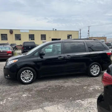 More photos of 2017 Toyota Sienna XLE 8 Passenger at Indy Auto Man - Indianapolis, IN