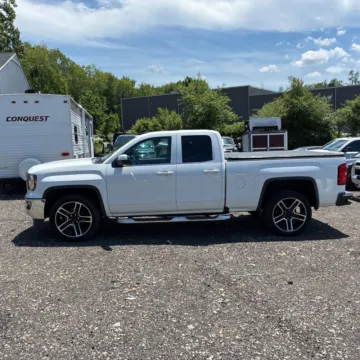 More photos of 2017 GMC Sierra 1500 SLE at Indy Auto Man - Indianapolis, IN