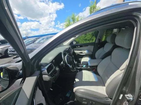 More photos of 2019 Kia Sorento SX at Indy Auto Man - Indianapolis, IN