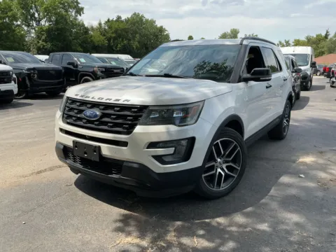 Photos of 2016 Ford Explorer Sport for sale in Indianapolis, IN at Indy Auto Man - Indianapolis