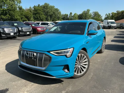 Photos of 2019 Audi e-tron Prestige quattro for sale in Indianapolis, IN at Indy Auto Man - Indianapolis