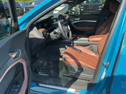 More photos of 2019 Audi e-tron Prestige quattro at Indy Auto Man - Indianapolis, IN