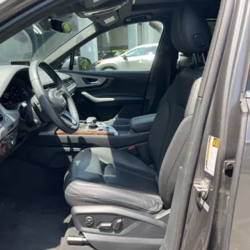 More photos of 2019 Audi Q7 45 Premium Plus quattro at Indy Auto Man - Indianapolis, IN
