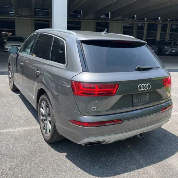 More photos of 2019 Audi Q7 45 Premium Plus quattro at Indy Auto Man - Indianapolis, IN
