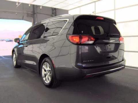 More photos of 2020 Chrysler Pacifica Limited at Indy Auto Man - Indianapolis, IN