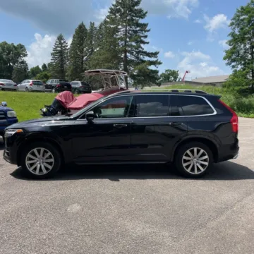 More photos of 2018 Volvo XC90 T6 Momentum at Indy Auto Man - Indianapolis, IN