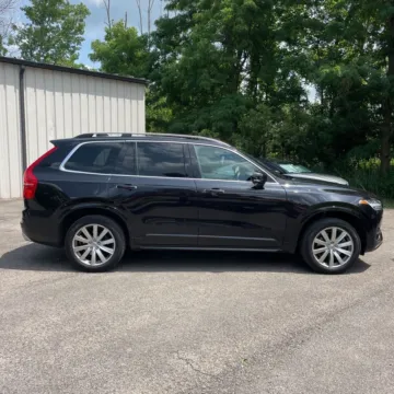 More photos of 2018 Volvo XC90 T6 Momentum at Indy Auto Man - Indianapolis, IN