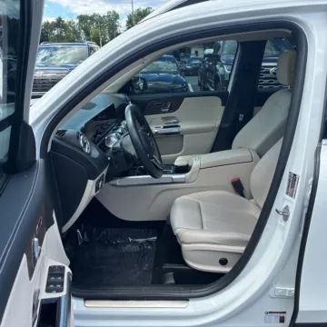 More photos of 2022 Mercedes-Benz GLB 250 4MATIC at Indy Auto Man - Indianapolis, IN