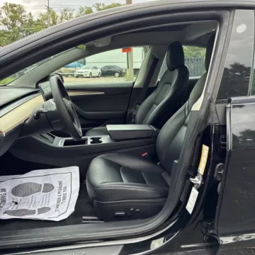 More photos of 2022 Tesla Model 3 at Indy Auto Man - Indianapolis, IN