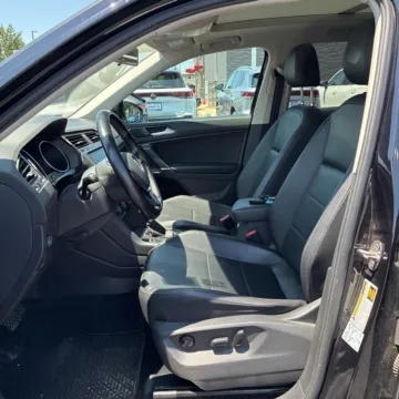More photos of 2018 Volkswagen Tiguan 2.0T SEL 4Motion at Indy Auto Man - Indianapolis, IN