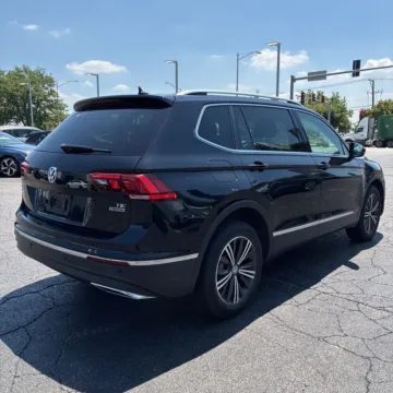 Another view of 2018 Volkswagen Tiguan 2.0T SEL 4Motion for sale in Indianapolis, IN at Indy Auto Man - Indianapolis