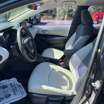 More photos of 2020 Toyota Corolla LE at Indy Auto Man - Indianapolis, IN