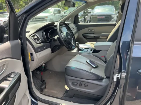 More photos of 2017 Kia Sedona LX at Indy Auto Man - Indianapolis, IN