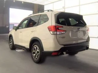 More photos of 2022 Subaru Forester Premium at Indy Auto Man - Indianapolis, IN