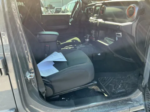 More photos of 2021 Jeep Gladiator Mojave at Indy Auto Man - Indianapolis, IN