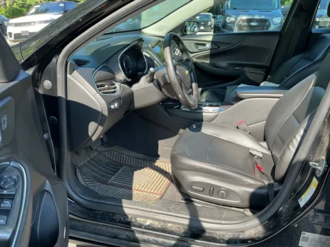 More photos of 2018 Chevrolet Malibu LT at Indy Auto Man - Indianapolis, IN