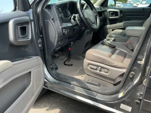 More photos of 2013 Honda Ridgeline RTL at Indy Auto Man - Indianapolis, IN