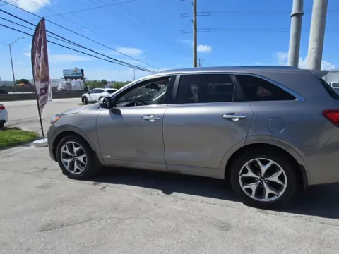 More photos of 2019 Kia Sorento SX at Indy Auto Man - Indianapolis, IN
