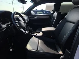 More photos of 2020 Volkswagen Atlas Cross Sport 3.6L V6 SE w/Technology at Indy Auto Man - Indianapolis, IN