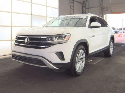 Photos of 2020 Volkswagen Atlas Cross Sport 3.6L V6 SE w/Technology for sale in Indianapolis, IN at Indy Auto Man - Indianapolis