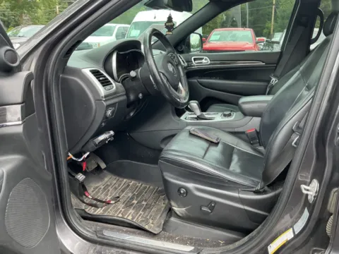 More photos of 2016 Jeep Grand Cherokee Overland at Indy Auto Man - Indianapolis, IN