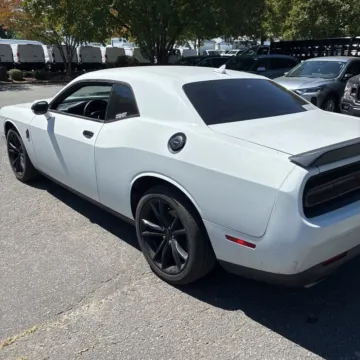 More photos of 2016 Dodge Challenger R/T at Indy Auto Man - Indianapolis, IN