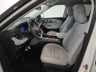 More photos of 2025 Ford Explorer Platinum at Indy Auto Man - Indianapolis, IN