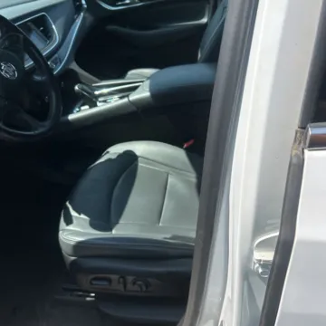 More photos of 2020 Buick Enclave Essence at Indy Auto Man - Indianapolis, IN