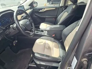 More photos of 2021 Ford Escape Hybrid Titanium at Indy Auto Man - Indianapolis, IN