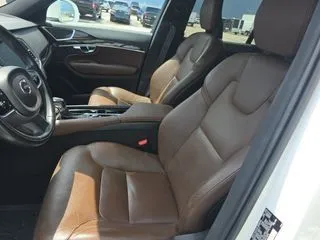 More photos of 2019 Volvo XC90 T6 Momentum at Indy Auto Man - Indianapolis, IN