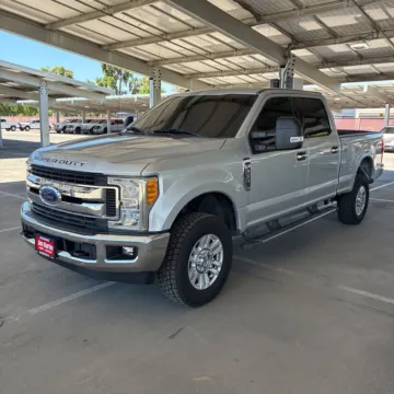 Photos of 2017 Ford F-250SD XLT for sale in Indianapolis, IN at Indy Auto Man - Indianapolis