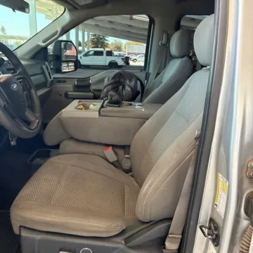 More photos of 2017 Ford F-250SD XLT at Indy Auto Man - Indianapolis, IN